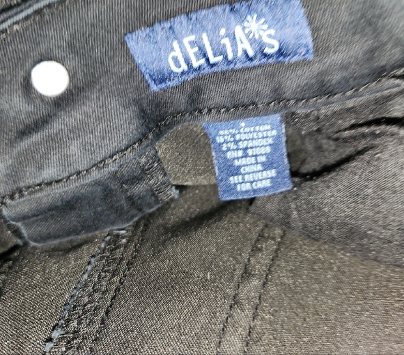 dELiA*s Olivia Black Jean Shorts - Picture 3 of 3